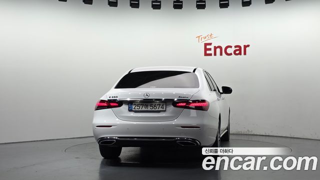 Mercedes-Benz E-Class 2022 — photo 4