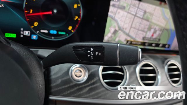 Mercedes-Benz E-Class 2022 — photo 9