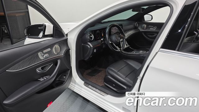 Mercedes-Benz E-Class 2022 — photo 10
