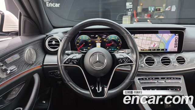 Mercedes-Benz E-Class 2022 — photo 13