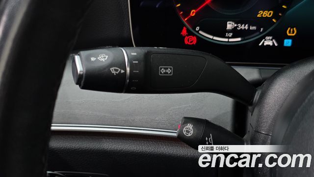 Mercedes-Benz E-Class 2022 — photo 16