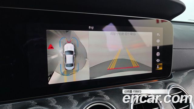 Mercedes-Benz E-Class 2022 — photo 17