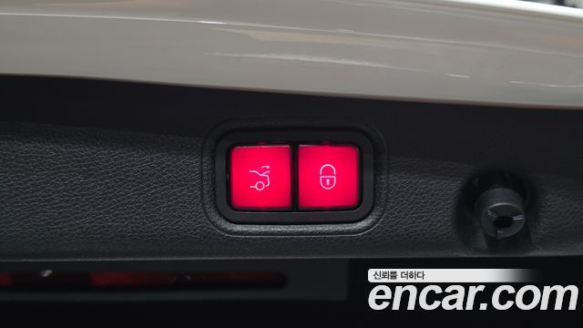 Mercedes-Benz E-Class 2022 — photo 19