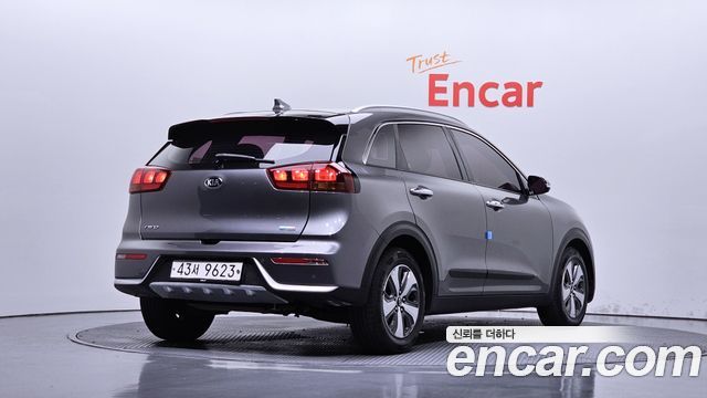 Kia Niro 2018 — photo 2