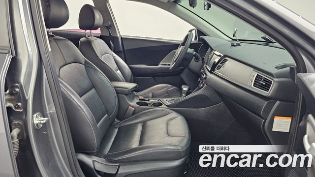Kia Niro 2018 — photo 17