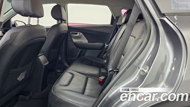 Kia Niro 2018 — photo 16