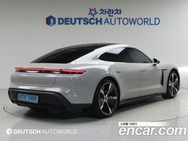 Porsche Taycan 2021 — photo 2