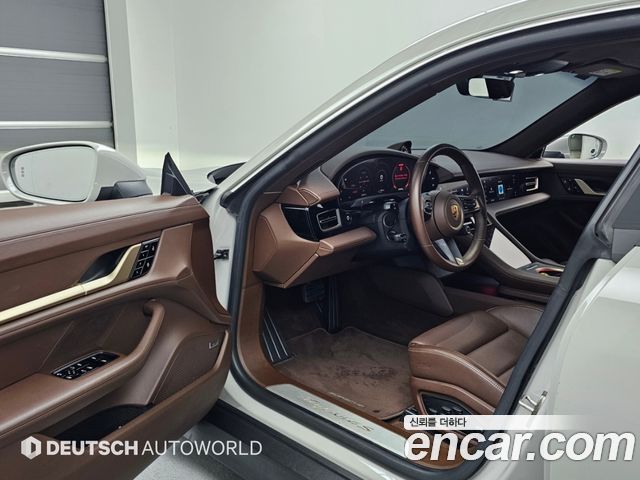 Porsche Taycan 2021 — photo 11