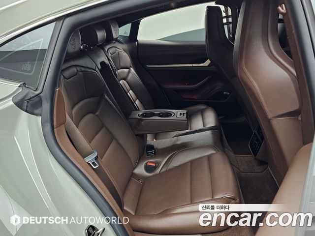 Porsche Taycan 2021 — photo 12