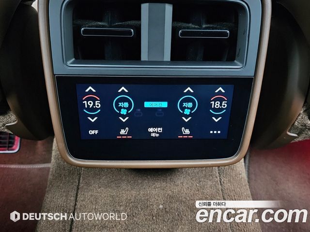 Porsche Taycan 2021 — photo 16