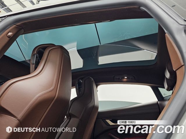 Porsche Taycan 2021 — photo 18