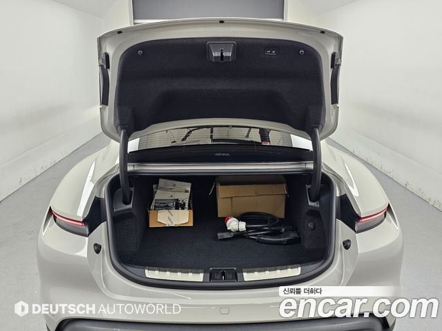 Porsche Taycan 2021 — photo 19