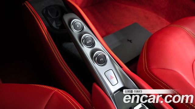 Ferrari F8 2022 — photo 12