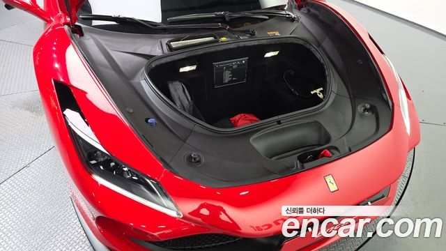 Ferrari F8 2022 — photo 27