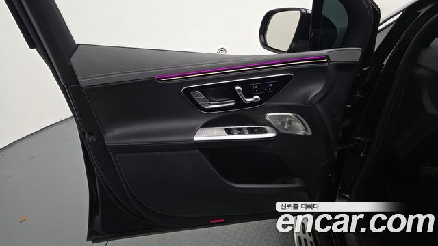 Mercedes-Benz EQE 2023 — photo 14