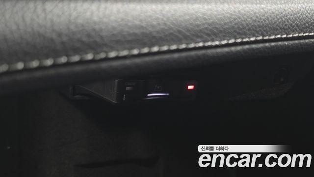 Mercedes-Benz EQE 2023 — photo 32