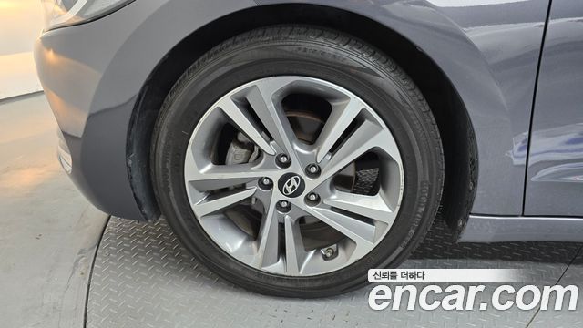 Hyundai AVANTE 2018 — photo 5