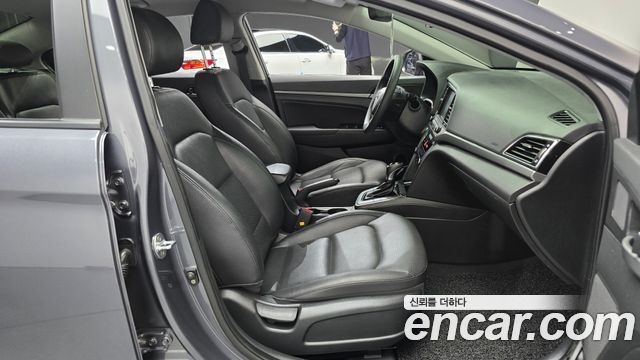 Hyundai AVANTE 2018 — photo 11