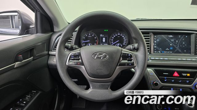 Hyundai AVANTE 2018 — photo 13