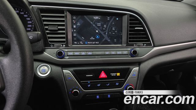 Hyundai AVANTE 2018 — photo 14