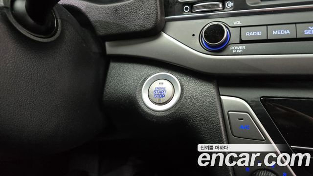 Hyundai AVANTE 2018 — photo 17