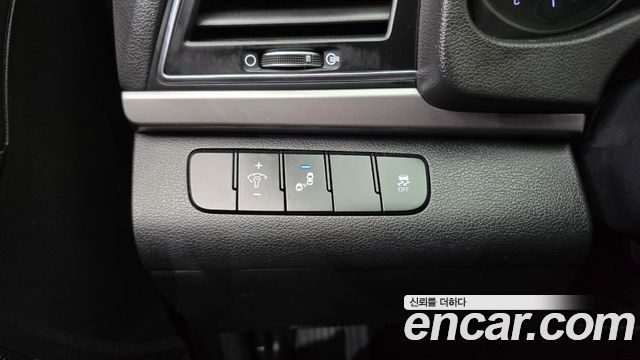 Hyundai AVANTE 2018 — photo 18