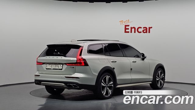 Volvo V60 2020 — photo 2