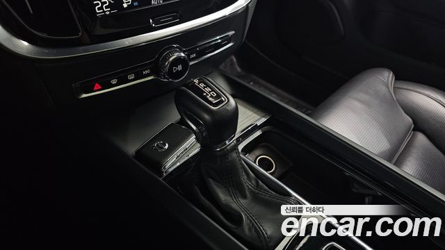 Volvo V60 2020 — photo 12