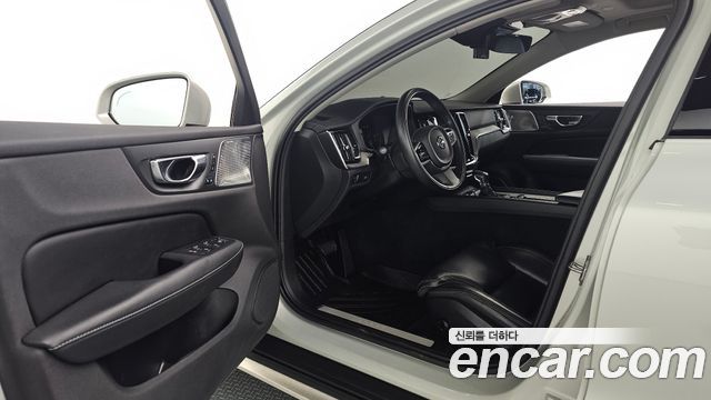 Volvo V60 2020 — photo 13