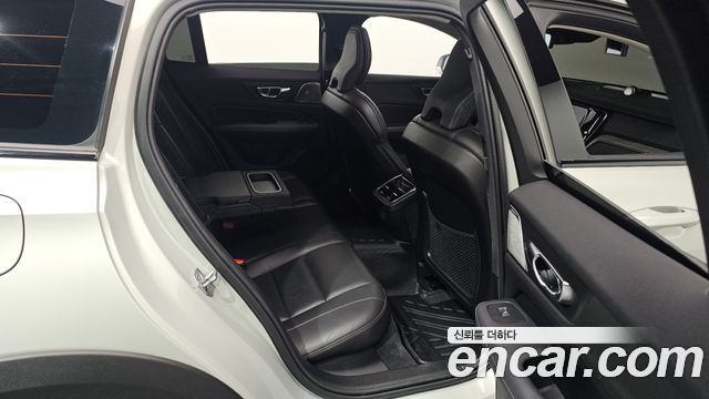 Volvo V60 2020 — photo 17