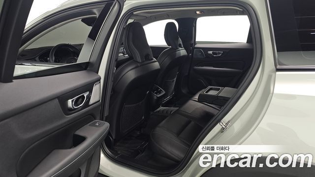 Volvo V60 2020 — photo 18