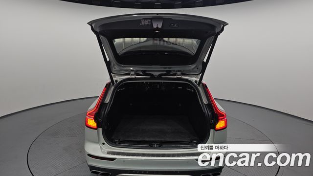 Volvo V60 2020 — photo 26