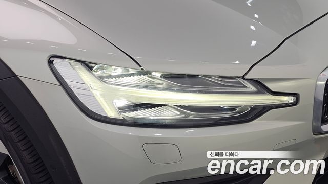 Volvo V60 2020 — photo 8