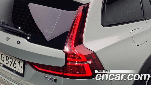 Volvo V60 2020 — photo 9