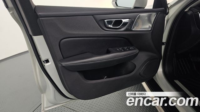 Volvo V60 2020 — photo 14