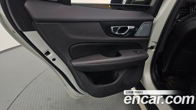 Volvo V60 2020 — photo 15