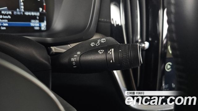Volvo V60 2020 — photo 32