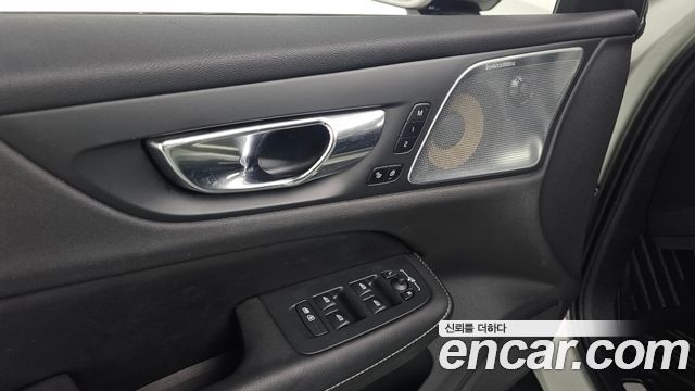 Volvo V60 2020 — photo 38