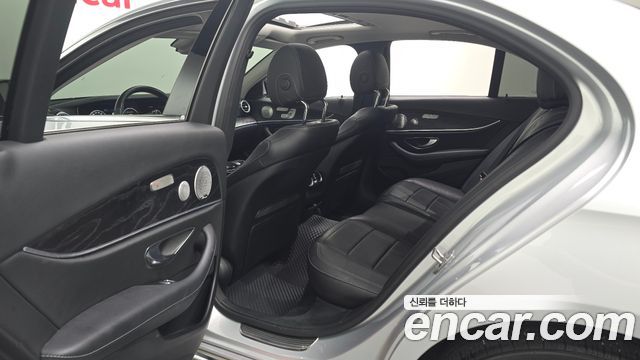 Mercedes-Benz E-Class 2018 — photo 11