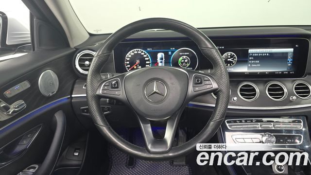 Mercedes-Benz E-Class 2018 — photo 13