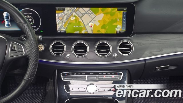 Mercedes-Benz E-Class 2018 — photo 14