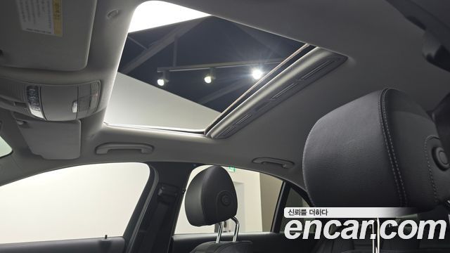 Mercedes-Benz E-Class 2018 — photo 17