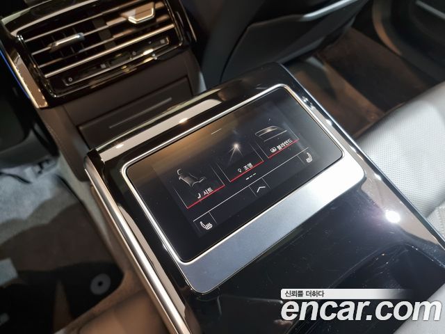 Audi A8 2024 — photo 17