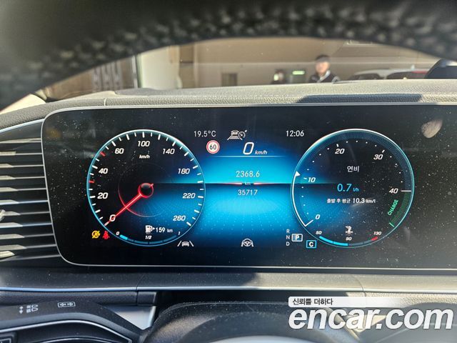 Mercedes-Benz GLE-Class 2021 — photo 8