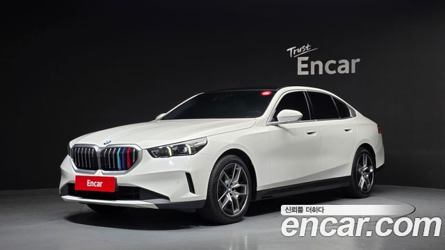 BMW 5-Series 2024 — photo 1