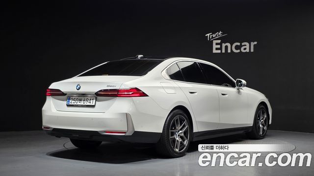 BMW 5-Series 2024 — photo 2