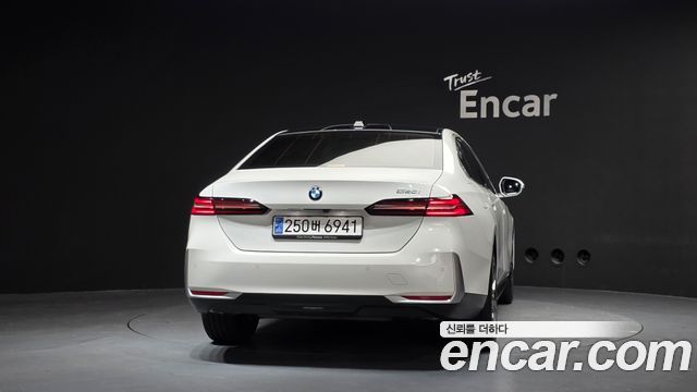 BMW 5-Series 2024 — photo 4