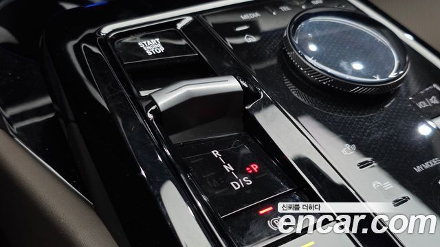 BMW 5-Series 2024 — photo 9