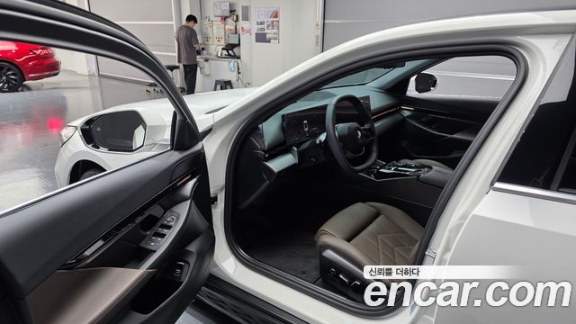 BMW 5-Series 2024 — photo 10