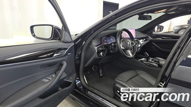 BMW 5-Series 2023 — photo 10